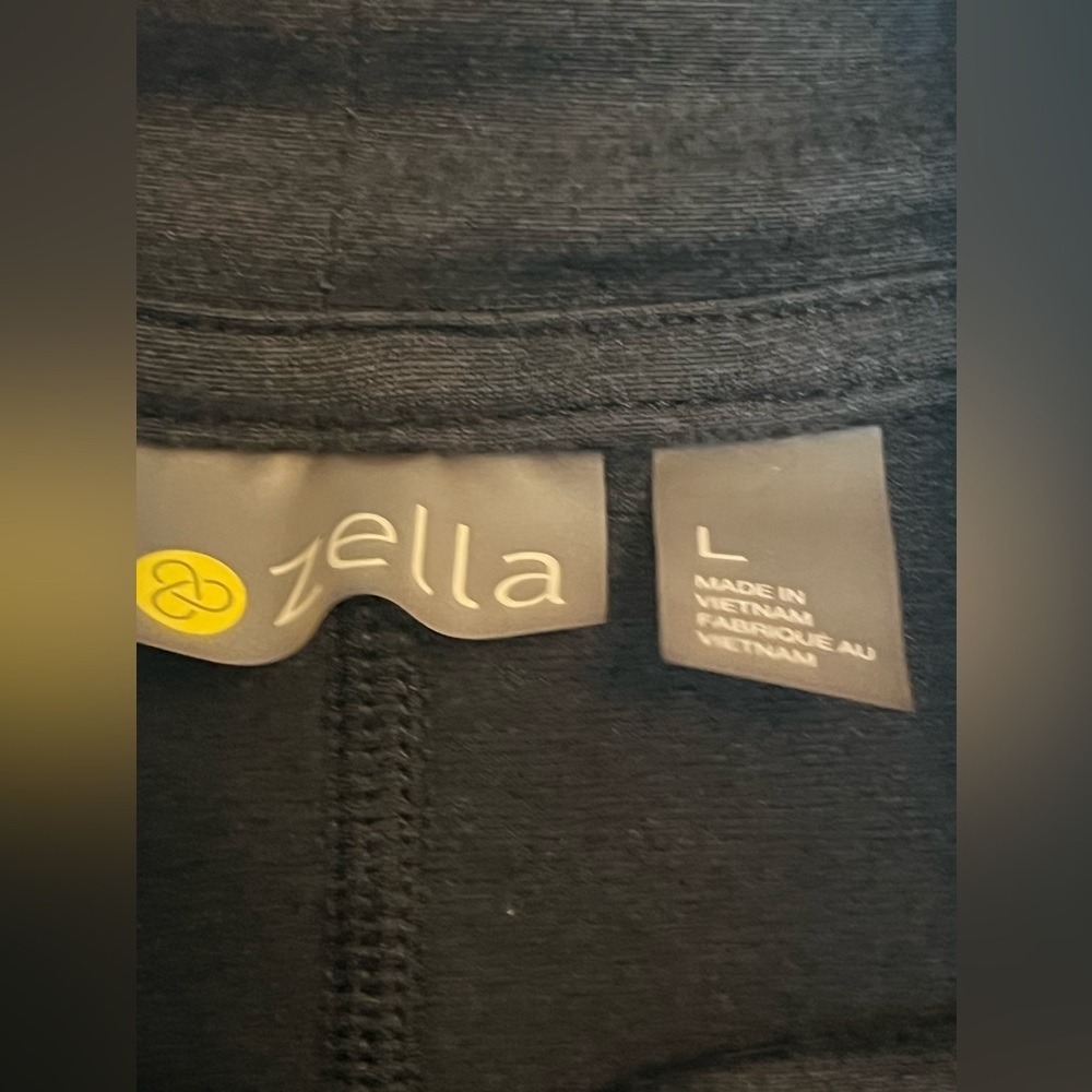 Zella loose fitting turtleneck top - Picture 4 of 6